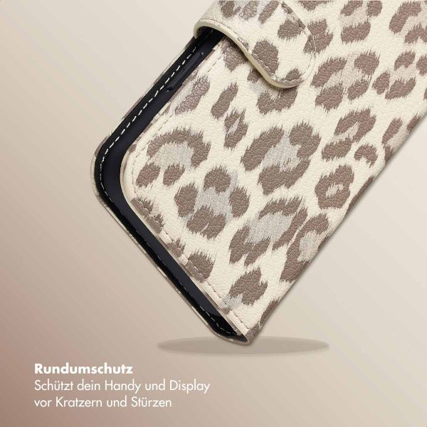 Selencia Sabi Klapphülle mit Leopardenmuster Apple iPhone 12 (Pro) - Soft Ivory