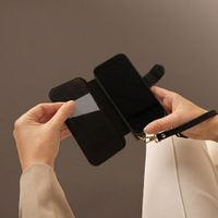 Selencia Riva Bookcase mit MagSafe und Handgelenkband Samsung Galaxy S26 Ultra - Schwarz