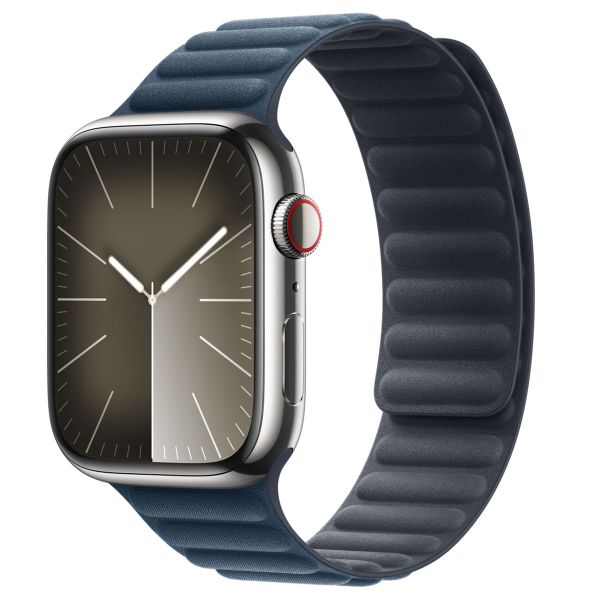 Apple Armband mit Magnetverschluss FineWoven für die Apple Watch Series 1 bis 10 / SE / Ultra (2) (44/45/46/49 mm) - Größe S/M - Baltic Blue