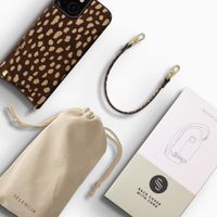 Selencia Nova Echtleder Backcover mit Kartenhalter Apple iPhone 15 - Fawn Chic