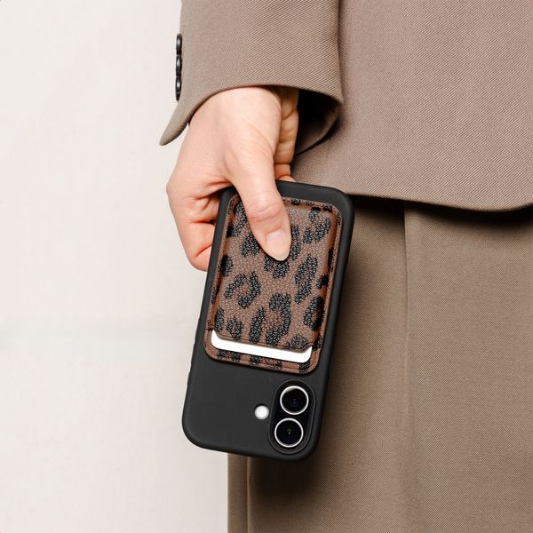 Selencia Sabi Kartenhalter mit MagSafe - Mocha Brown