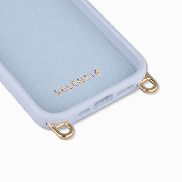 Selencia Rivièra MagSafe Backcover mit abnehmbaren Haken für das Apple iPhone 15 Pro - Powder Blue + Bold Chain Handykette - Gold