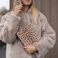 Selencia Vivid Klapphülle Apple iPad 9 (2021) 10.2 Zoll / iPad 8 (2020) 10.2 Zoll / iPad 7 (2019) 10.2 Zoll - Wild Leo