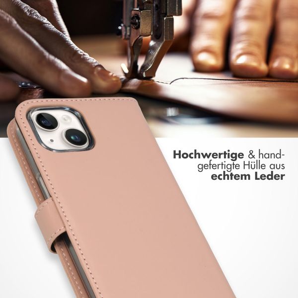 Selencia Echtleder Klapphülle für das iPhone 15 - Dusty Pink