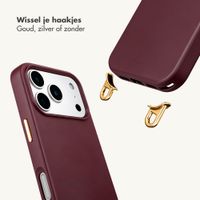 Selencia Rivièra Backcover mit MagSafe mit abnehmbaren Haken iPhone 12 / 12 Pro - Bold Burgundy