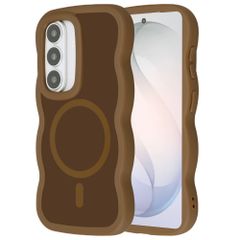 Selencia Wavy Backcover mit MagSafe Samsung Galaxy S26 - Mocha Brown