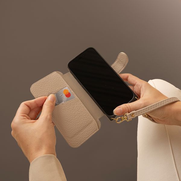 Selencia Riva Bookcase mit MagSafe und Handgelenkband Apple iPhone 16e - Beige