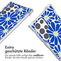 imoshion Design Hülle mit Band für das Samsung Galaxy S22 Ultra - Cobalt Blue Flowers Connect