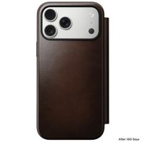 Nomad Modern Horween Leather Folio Bookcase mit MagSafe Apple iPhone 17 Pro Max - Rustic Brown