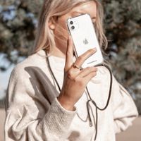 imoshion Design Hülle mit Band für das iPhone SE (2022 / 2020) / 8 / 7 - Woman Flower