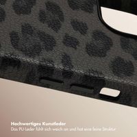 Selencia Sabi Backcover Leopardenmuster mit MagSafe Apple iPhone 15 - Midnight Black
