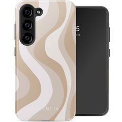 Selencia Vivid Tough Back Cover für das Samsung Galaxy S23 - Desert Waves Beige