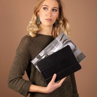 Selencia Trifold Klapphülle aus veganem Leder iPad 9 (2021) 10.2 Zoll / iPad 8 (2020) 10.2 Zoll / iPad 7 (2019) 10.2 Zoll 