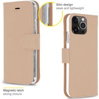 Accezz Wallet TPU Klapphülle für das iPhone 13 Pro - Gold