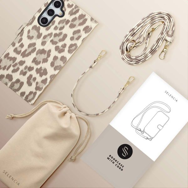 Selencia Sabi Klapphülle mit Leopardenmuster Samsung Galaxy A35 - Soft Ivory
