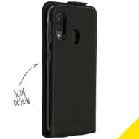 Accezz Flip Case Schwarz für das Samsung Galaxy A20e