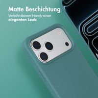 imoshion Color Backcover mit abnehmbarem Handykette und MagSafe Apple iPhone 17 Pro - Dunkelgrün