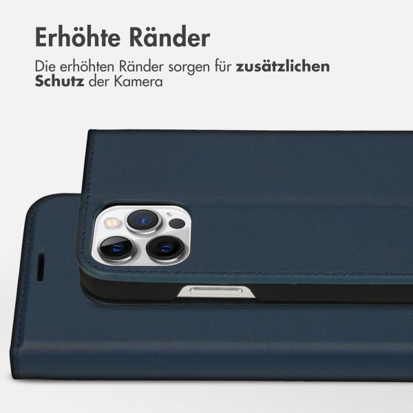 Accezz Premium Leather Slim Klapphülle für das iPhone 12 (Pro) - Dunkelblau