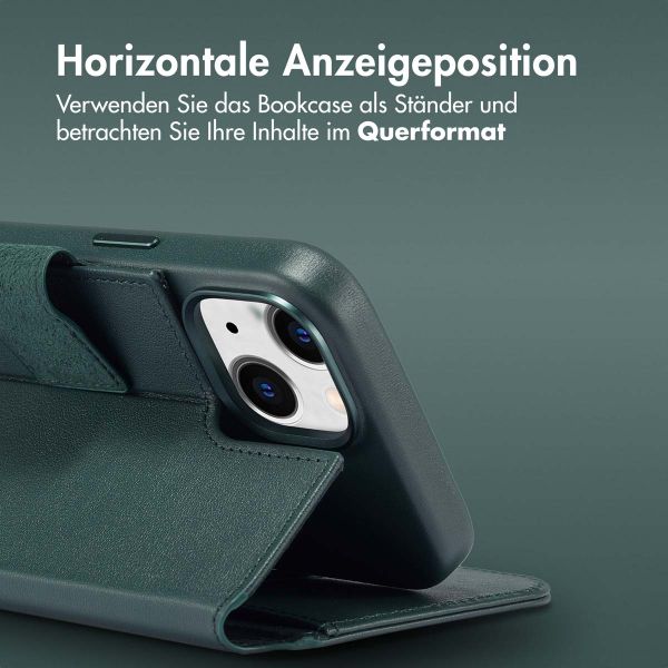 Accezz 2-in-1 Klapphülle aus Leder mit MagSafe für das Apple iPhone 15 - Cedar Green