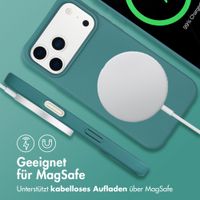 imoshion Color Backcover mit abnehmbarem Handykette und MagSafe Apple iPhone 17 Pro - Dunkelgrün