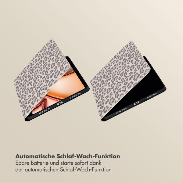 Selencia Sabi Klapphülle mit Leopardenmuster Apple iPad Air 11 Zoll (2025) M3 / (2024) M2 / Air 5 (2022) / Air 4 (2020) - Soft Ivory