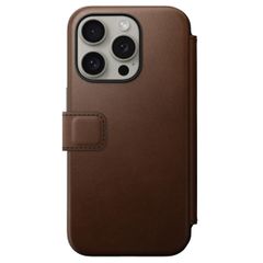 Nomad Modern Leather Folio Klapphülle für das iPhone 15 Pro - Braun