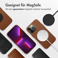 Accezz MagSafe Leather Backcover für das iPhone 13 Pro - Sienna Brown