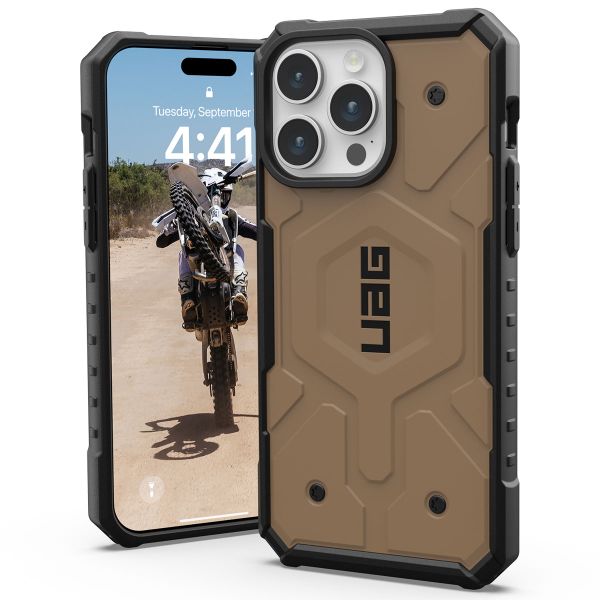 UAG Pathfinder Case MagSafe für das iPhone 15 Pro Max - Dark Earth