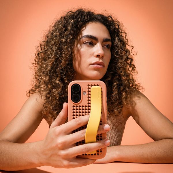 Callbuddy Hülle mit Strap Apple iPhone 17 - Coral Pop