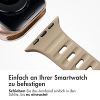 imoshion Active Sport Silikonarmband für die Apple Watch Series 1-10 / SE / Ultra (2) (44/45/46/49 mm) - Braun