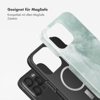 Selencia Vivid Tough Back Cover MagSafe für das iPhone 15 Pro - Marble Grayed Jade