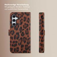 Selencia Sabi Klapphülle mit Leopardenmuster Samsung Galaxy A35 - Mocha Brown