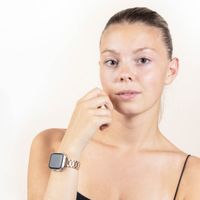 Selencia Slim Stahlgliederarmband für die Apple Watch Series 1 bis 9 / SE (38/40/41 mm) | Series 10 (42 mm) - Roségold