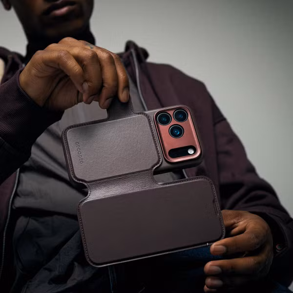 Decoded 2 in 1 Leather Klapphülle MagSafe Apple iPhone 17 - Navy Shadow