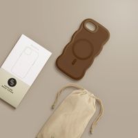 Selencia Wavy Backcover mit MagSafe Apple iPhone 16e - Mocha Brown