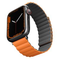 Uniq Revix doppelseitiges Armband für das  Apple Watch Series 1 t/m 11 / SE / Ultra (44/45/46/49 mm) - Charcoal (Grey/Orange)