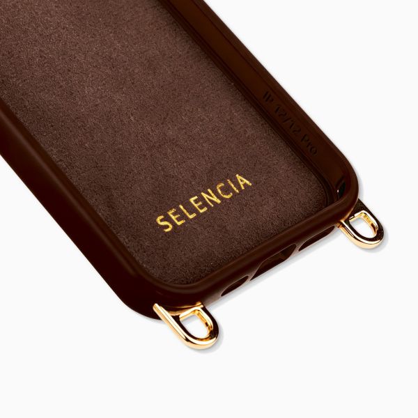 Selencia Rivièra MagSafe Backcover mit abnehmbaren Haken für das Apple iPhone 12 / 12 Pro - Choco Brown + Satin Crush Handykette - Cosmic Candy