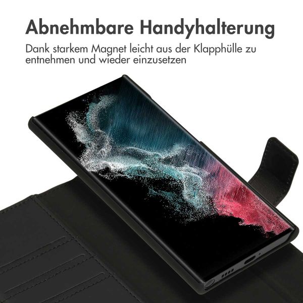 Accezz Premium Leather 2 in 1 Klapphülle für das Samsung Galaxy S22 Ultra - Schwarz