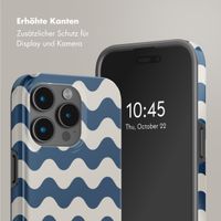 Selencia Vivid Tough Back Cover mit MagSafe für das iPhone 15 Pro Max - Wave Vibes Classic Blue