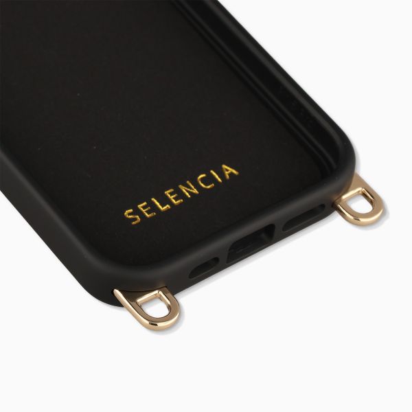 Selencia Rivièra MagSafe Backcover mit abnehmbaren Haken für das Apple iPhone 15 Pro - Velvet Black + Sleek Chain Handykette - Gold