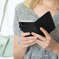 Selencia Echtleder Klapphülle Samsung Galaxy S10 - Schwarz