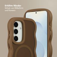 Selencia Wavy Backcover mit MagSafe Samsung Galaxy S24 / S25 - Mocha Brown