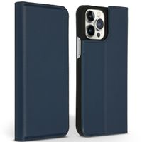 Accezz Premium Leather Slim Klapphülle für das iPhone 13 Pro Max - Dunkelblau