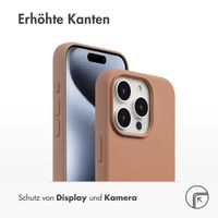 Accezz Liquid Silikoncase mit MagSafe für das Apple iPhone 15 Pro Max - Light Brown