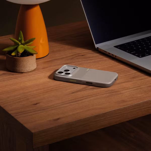 Beats Robuste Hülle mit MagSafe und Kamera-Steuerung Apple iPhone 17 Pro Max - Alpine Gray