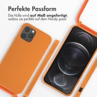 imoshion Silikonhülle mit Band für das iPhone 12 (Pro) - Orange