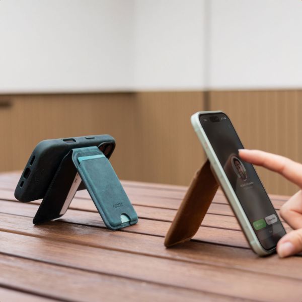 Accezz Vintage Leder MagSafe Kartenhalter mit Ständer - Smokey Green