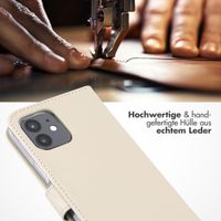 Selencia Echtleder Klapphülle für das iPhone 12 (Pro) - Greige