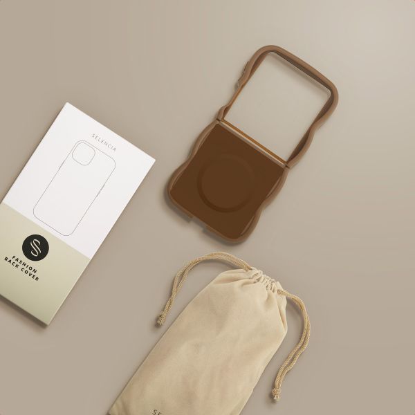 Selencia Wavy Backcover mit MagSafe Samsung Galaxy Z Flip 7 - Mocha Brown