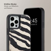 Selencia Nova HandyHülle mit Kordel und Kartenhalter Apple iPhone 15 - Zazzy Zebra